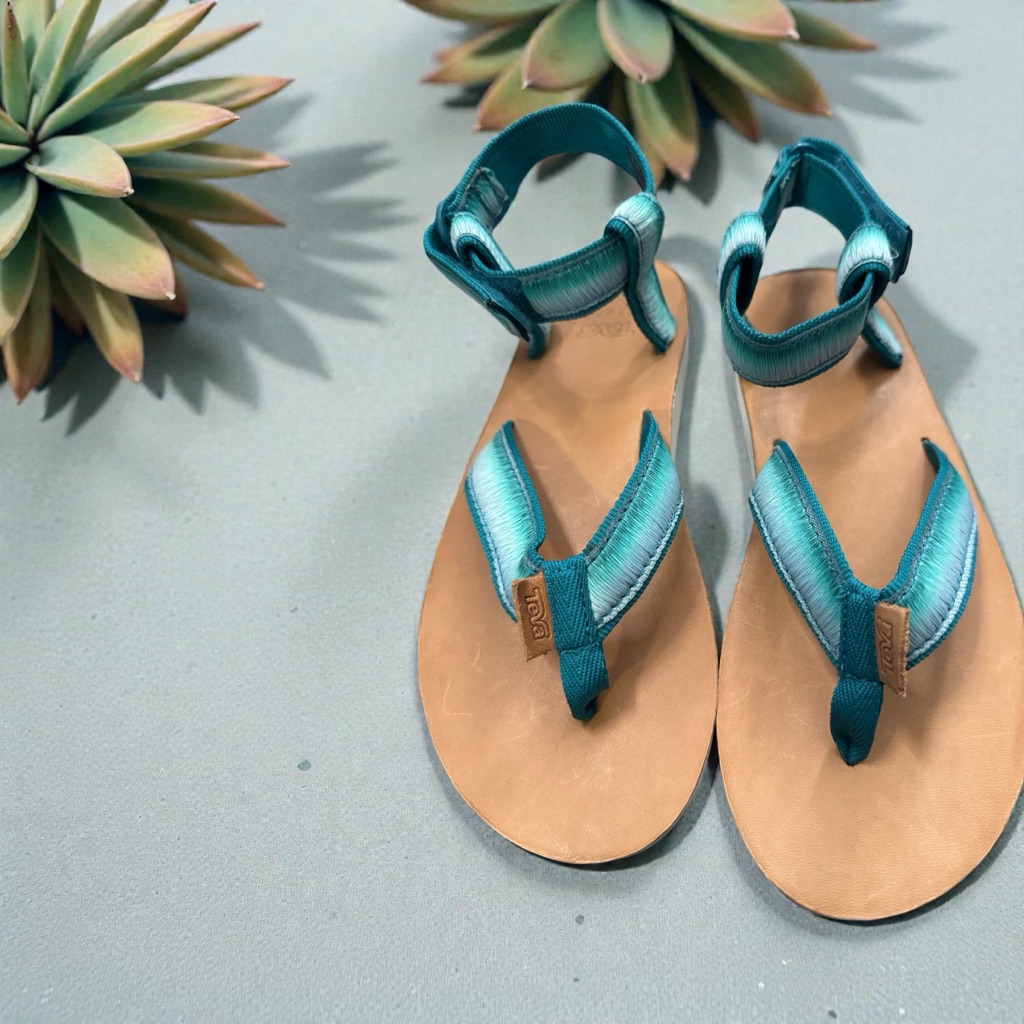 Teva Thong Ombre Sandals Teal/Blue Size 7 Nwot Adjustable Strap